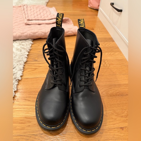 Dr. Martens Black Boots in amazing condition - Picture 2 of 6